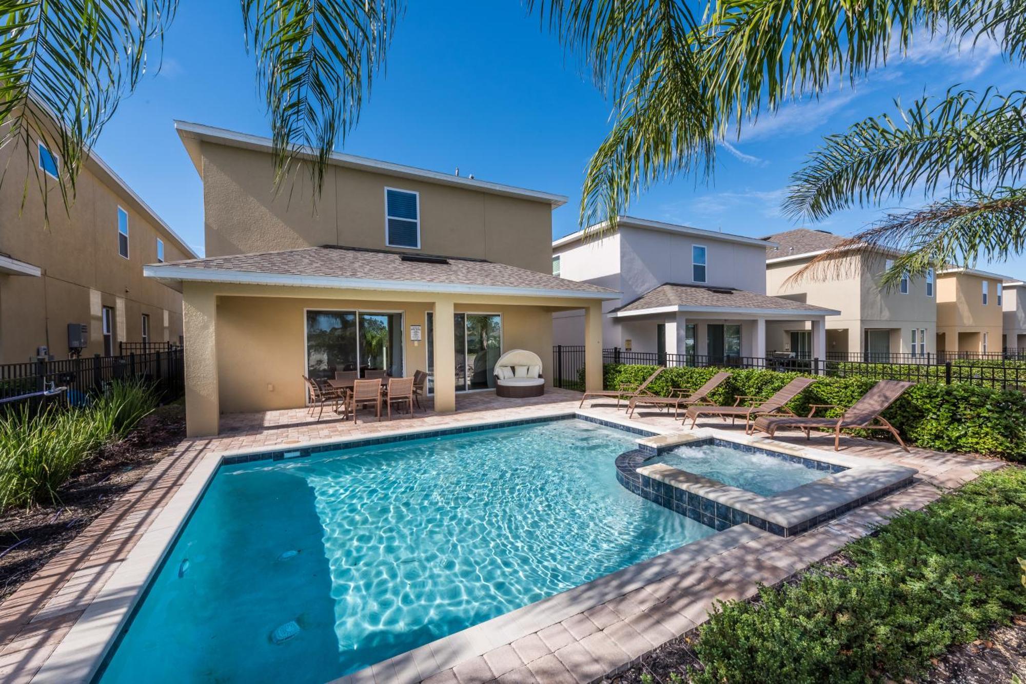 Modern With Private Pool And Jacuzzi Near By Rentyl - 7556m Orlando