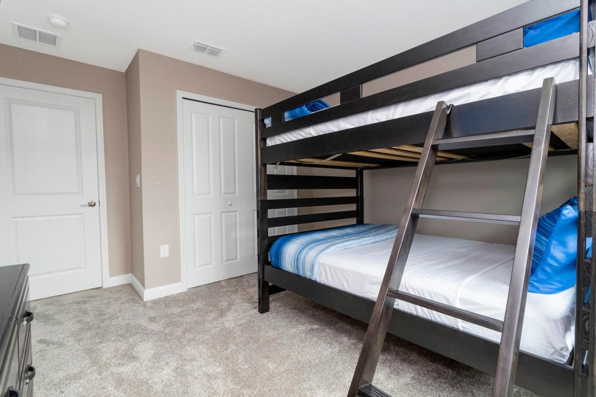 Gorgeous 4 Bd Close To W/ Pool @ Storey 4243 *