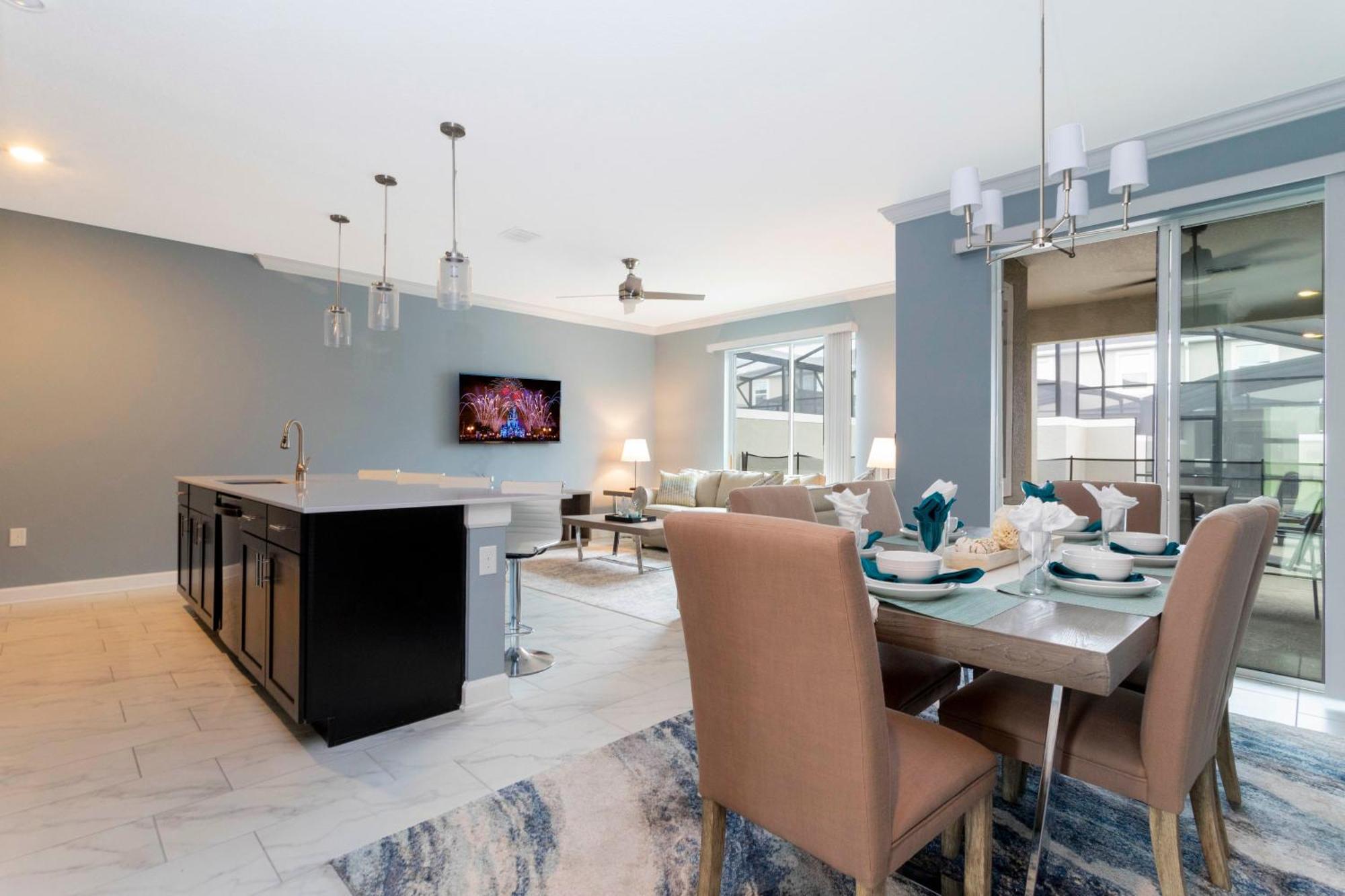 Gorgeous 4 Bd Close To W/ Pool @ Storey 4243