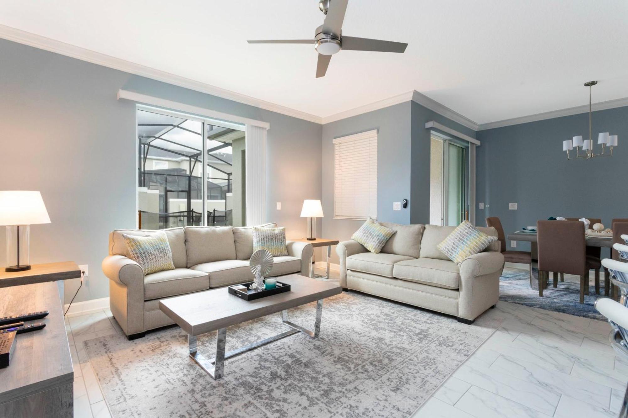 Gorgeous 4 Bd Close To W/ Pool @ Storey 4243 *