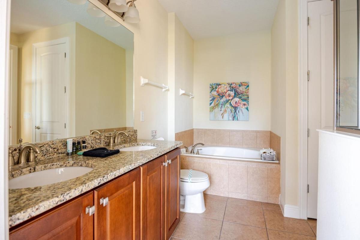 Epic 8br 8ba 4k Sq Ft With Movie Theater Private Pool Sauna Hot Tub Firepit Gaming And Arcade - 10mins From Fl