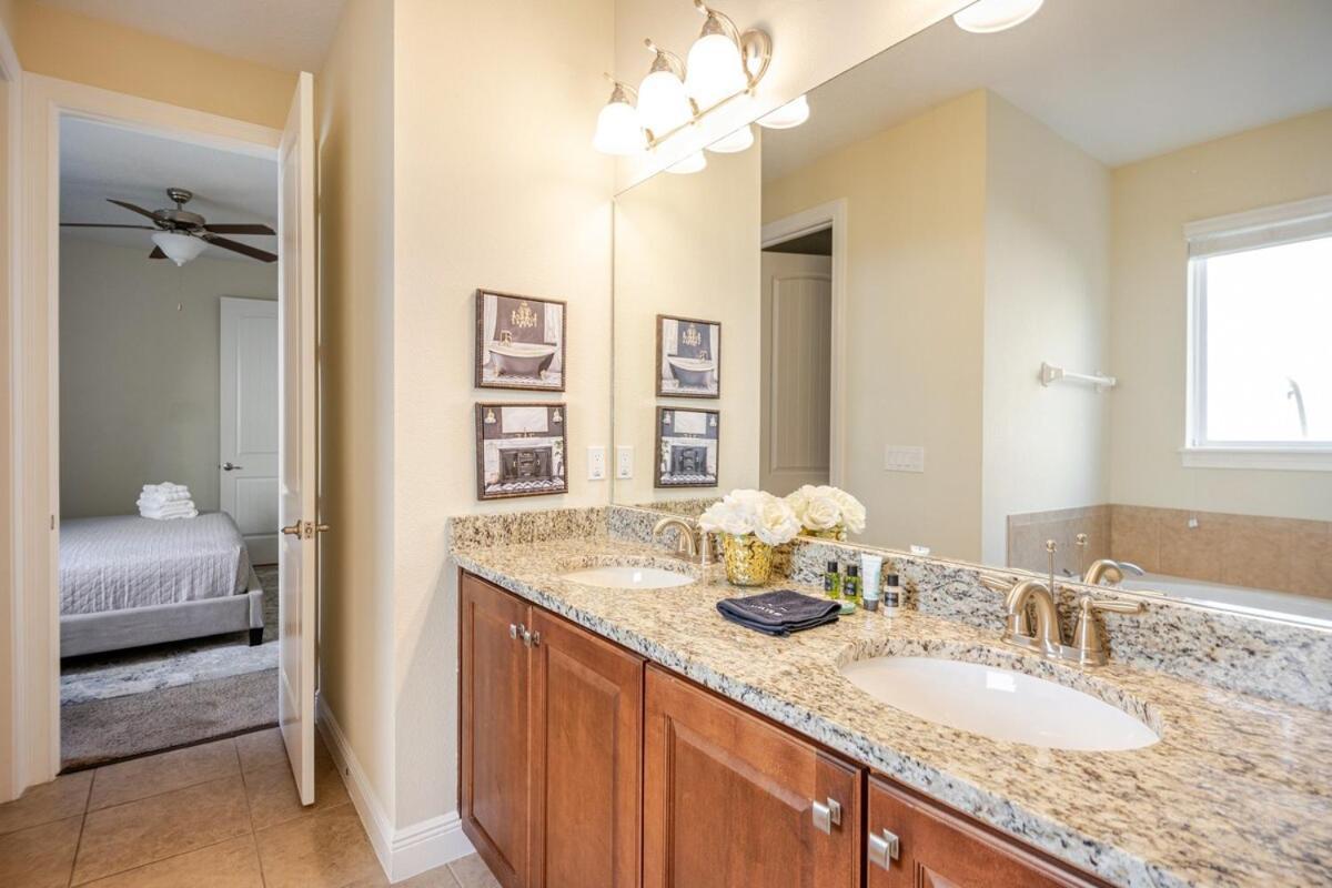 Epic 8br 8ba 4k Sq Ft With Movie Theater Private Pool Sauna Hot Tub Firepit Gaming And Arcade - 10mins From Fl * Orlando