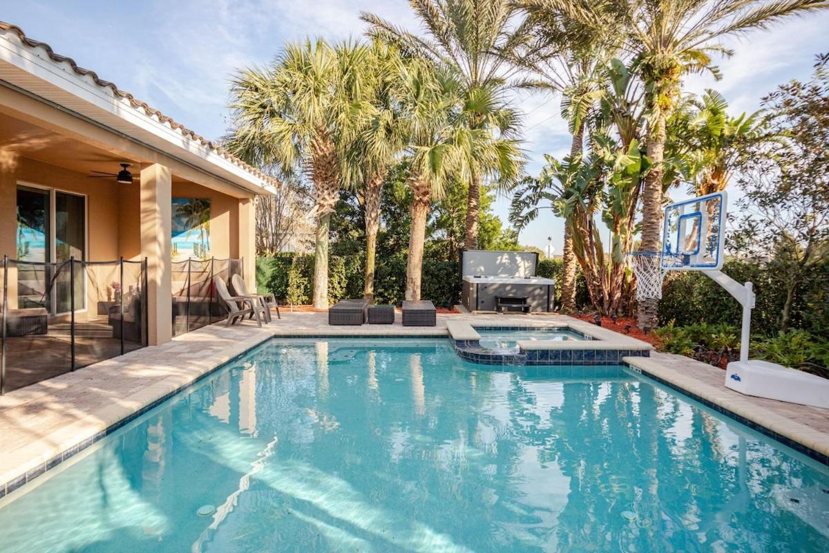 Epic 8br 8ba 4k Sq Ft With Movie Theater Private Pool Sauna Hot Tub Firepit Gaming And Arcade - 10mins From Fl