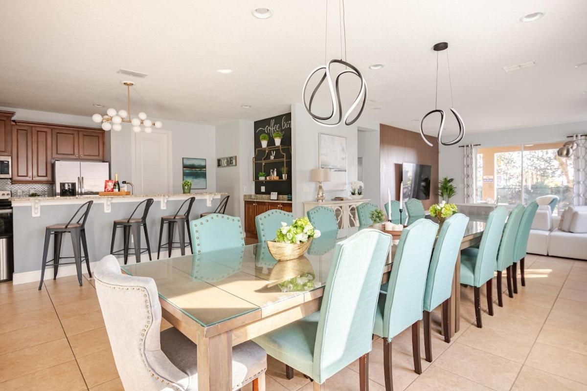 Villa Epic 8br 8ba 4k Sq Ft With Movie Theater Private Pool Sauna Hot Tub Firepit Gaming And Arcade - 10mins From Fl