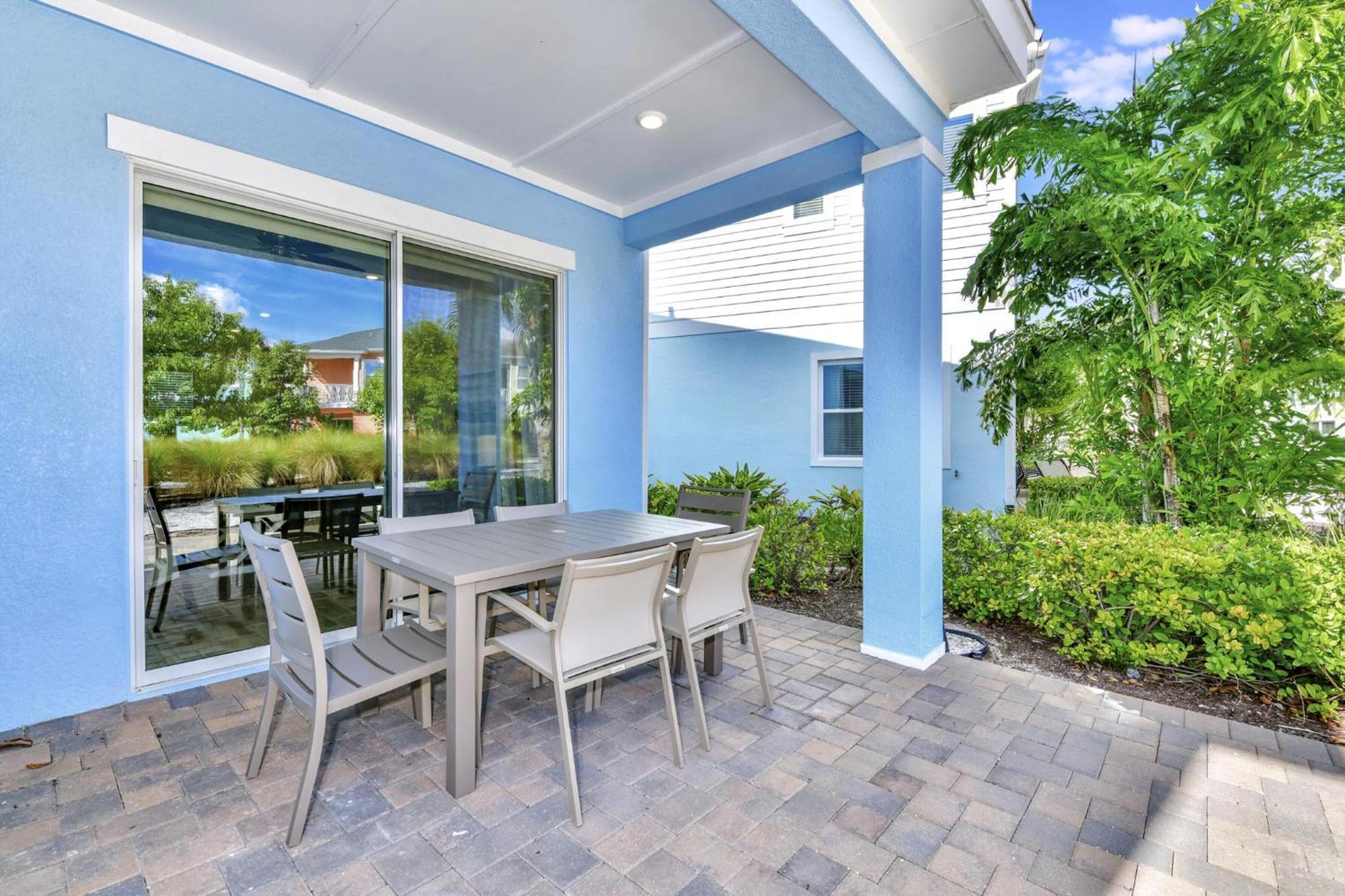 Sky Blue And Palm Trees Near With Margaritaville Island H2o Access - 8071kd Holiday home
