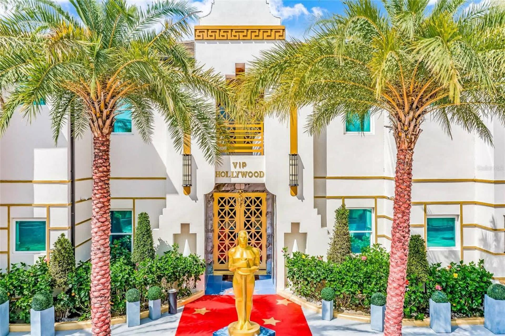 Holiday home Hollywood Themed Mansion W Luxury Pool For 62