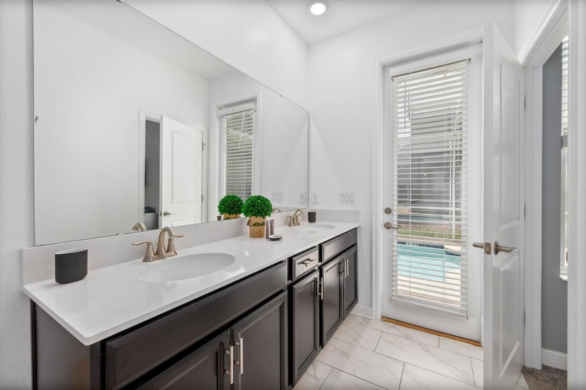 Champions Gate W/ Private Pool, Perk ,near Holiday home Kissimmee
