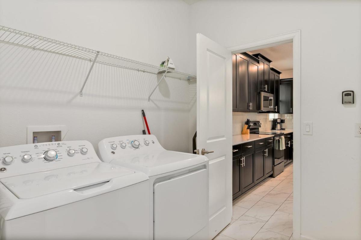 Champions Gate W/ Private Pool, Perk ,near Holiday home *