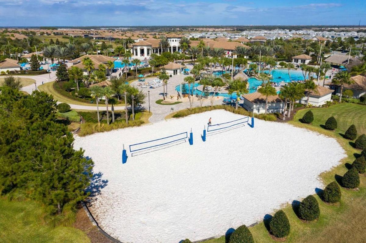 Champions Gate W/ Private Pool, Perk ,near Holiday home Kissimmee