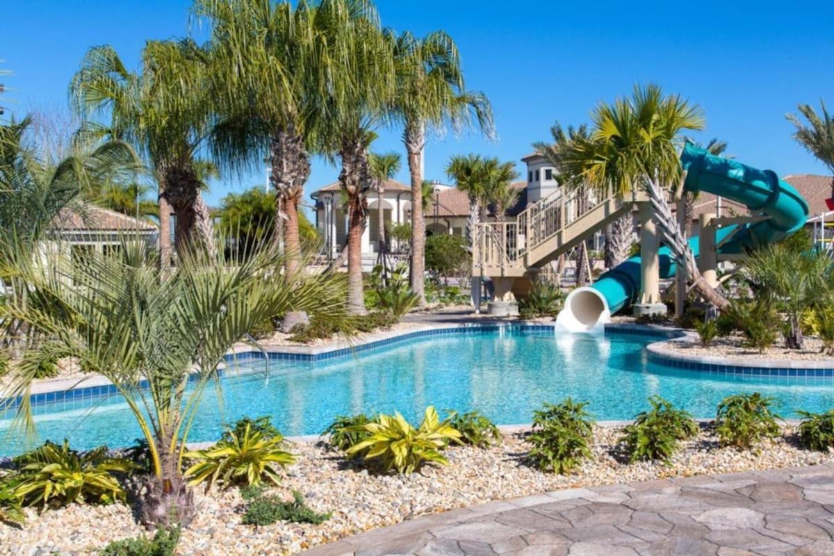 Champions Gate W/ Private Pool, Perk ,near Holiday home
