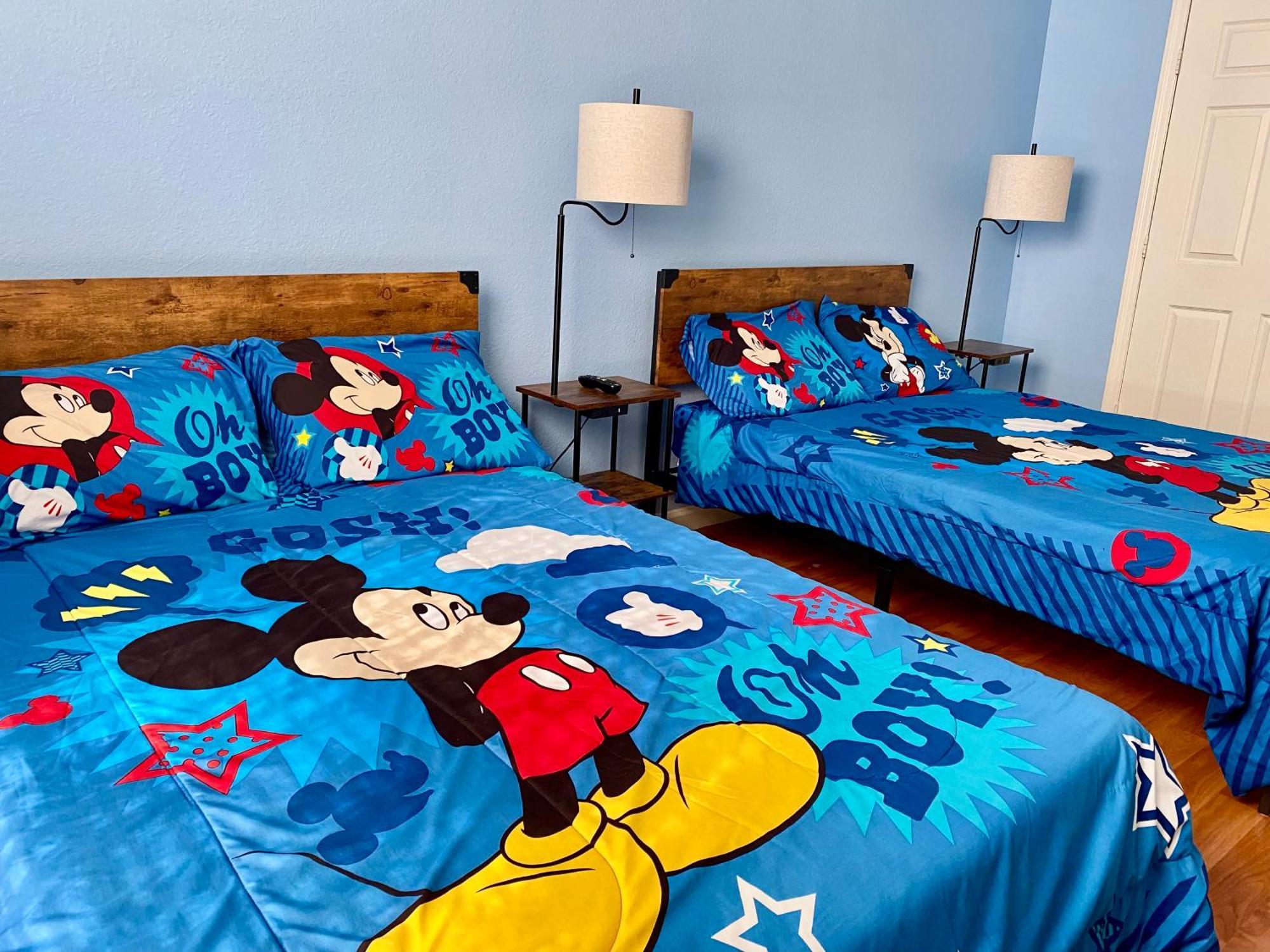 Apartment 3 Bedroom Style Condo, 3 Miles To Disney! *
