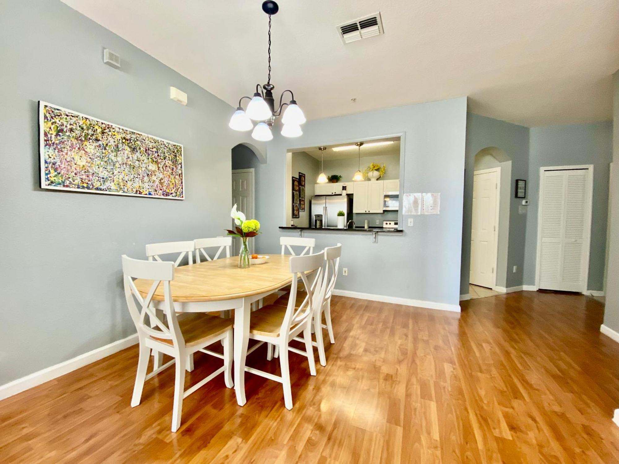 3 Bedroom Style Condo, 3 Miles To Disney! *