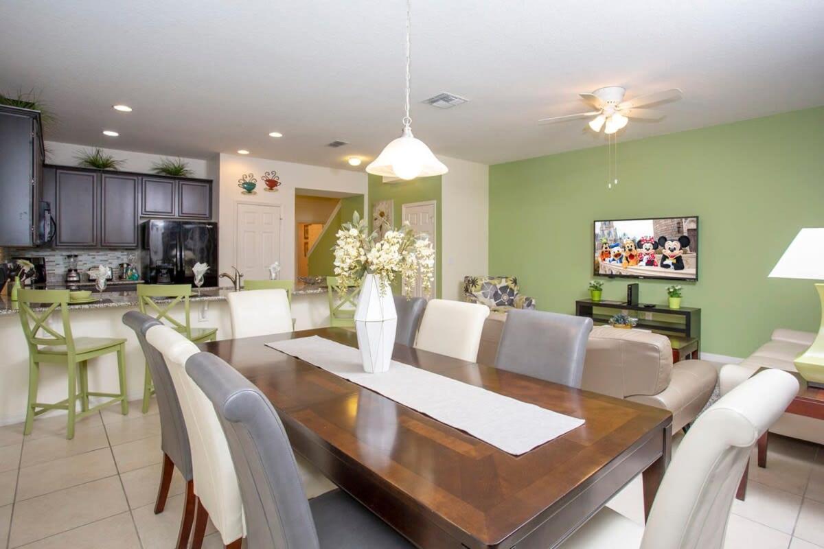 Family Friendly 4 Bedrooms With Gameroom Close To In Compass Bay 5103 Holiday home