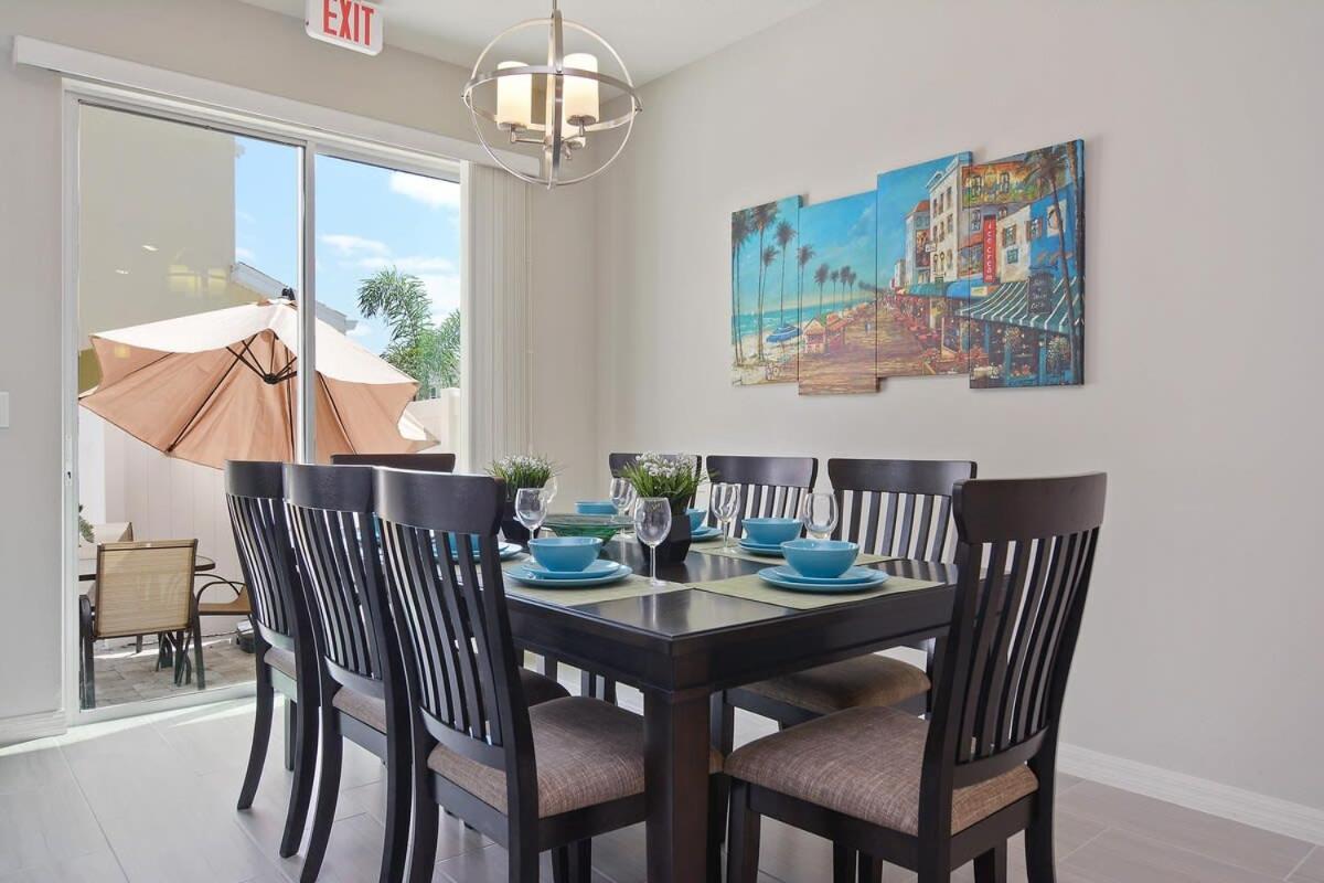 Four Bedroom W/ Gameroom 5152a *
