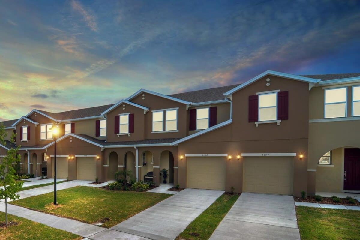 Four Bedroom W/ Gameroom 5152a *