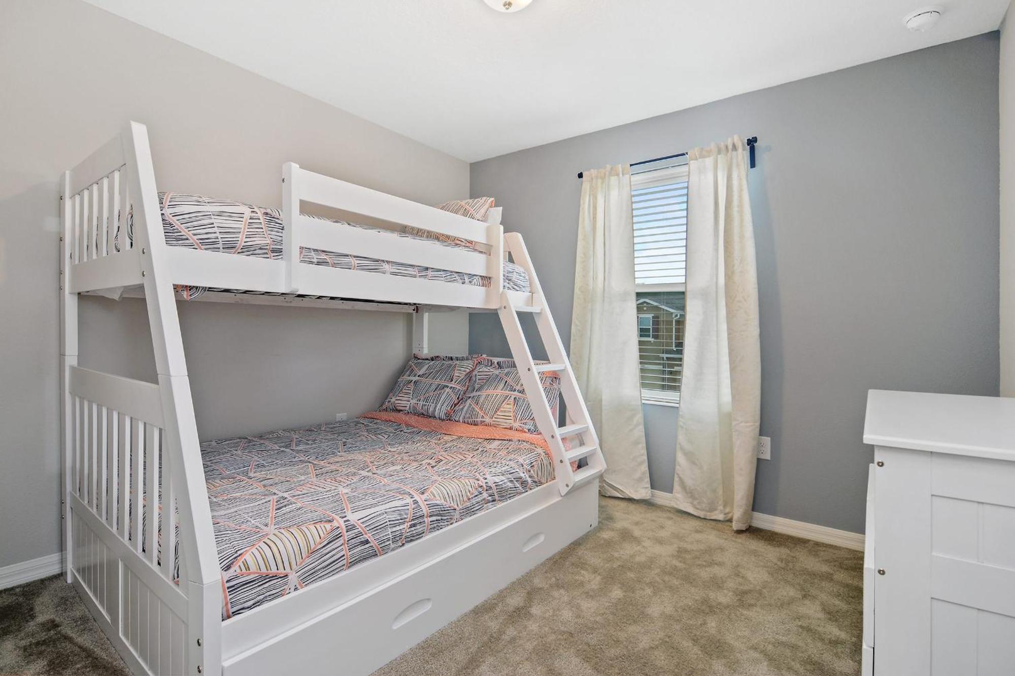 Holiday home Family Friendly Four Bedrooms 5145