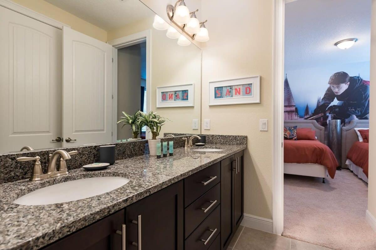 Holiday home Encore Reunion 8 Bd Sleeps 17 W Pool & Spa Close To Disney 461 Orlando
