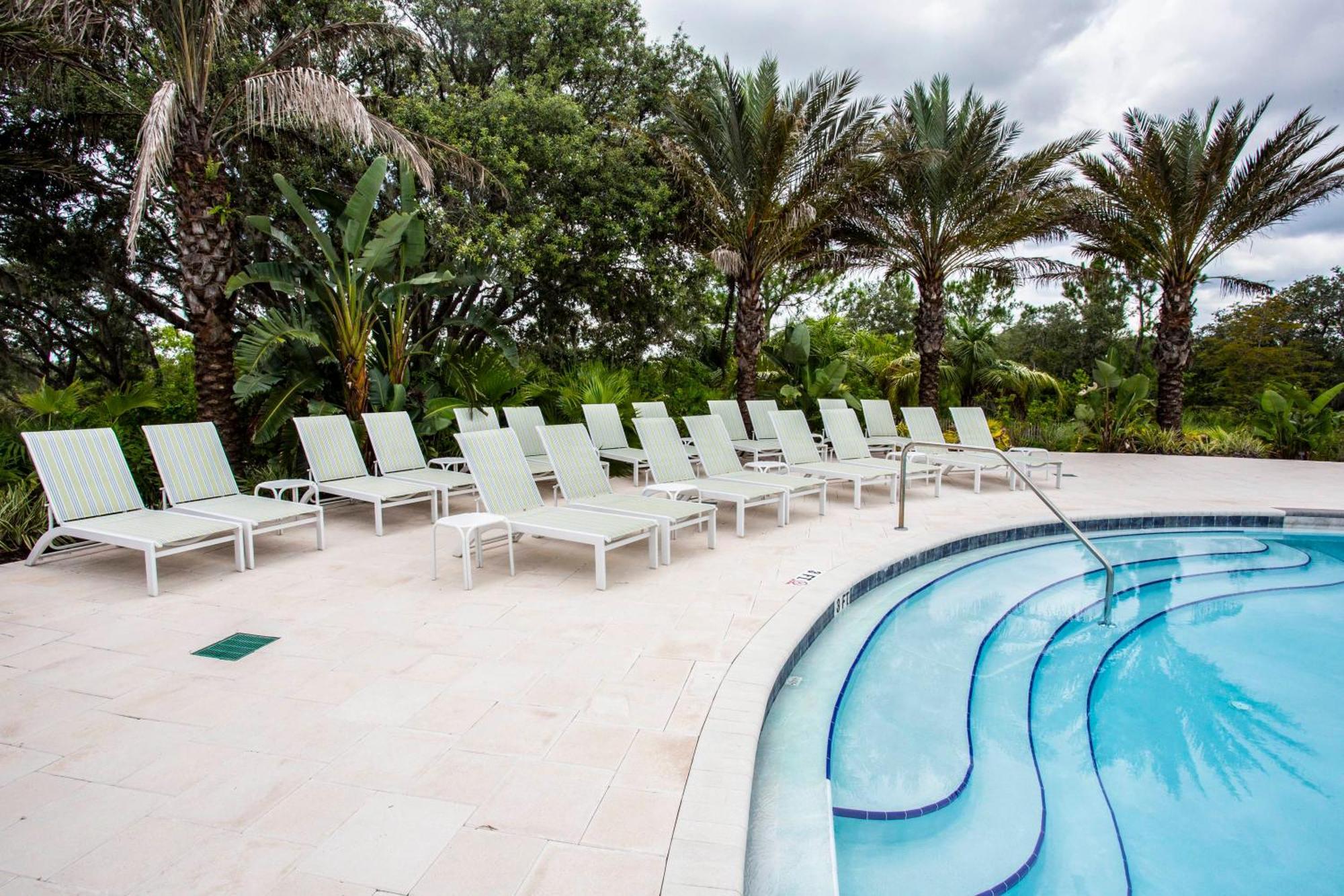 Marvelous 4 Bedroom W/ Pool @ Festival 197 *
