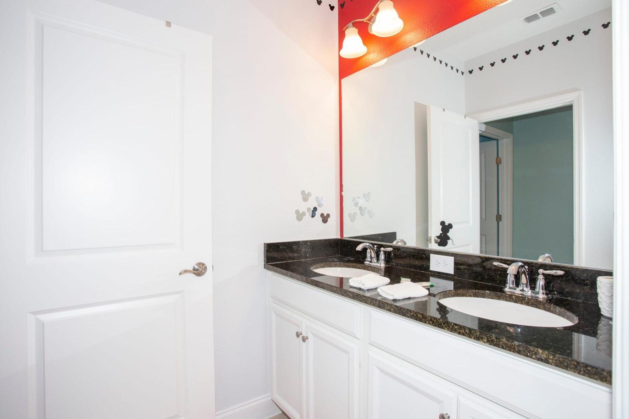 Marvelous 4 Bedroom W/ Pool @ Festival 197
