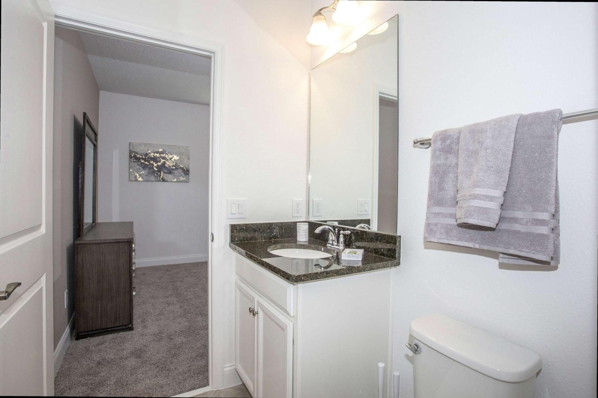 Stunning 5 Bd W/ Pool Close To 174