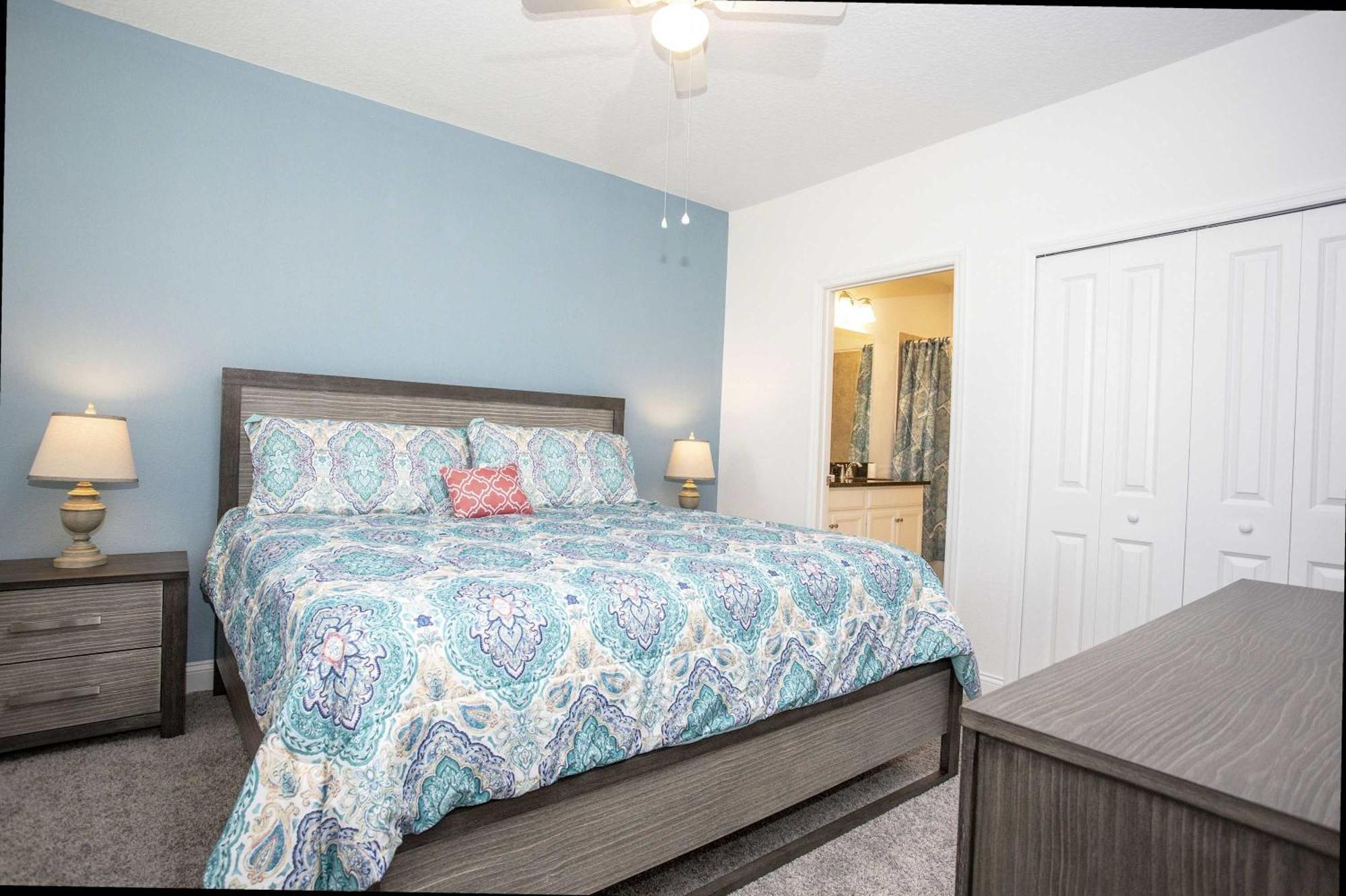 Stunning 5 Bd W/ Pool Close To 174 Davenport