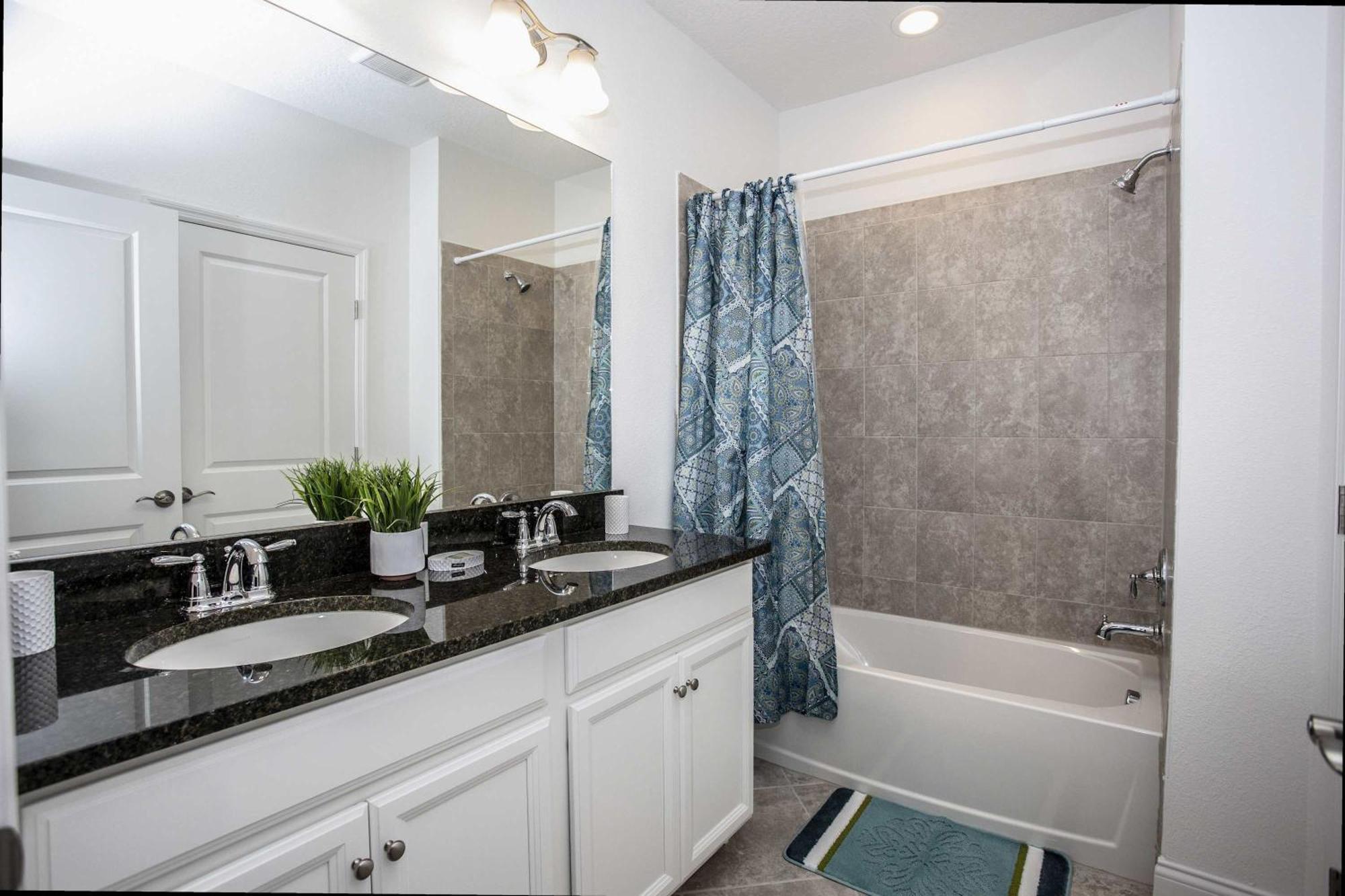 Stunning 5 Bd W/ Pool Close To 174