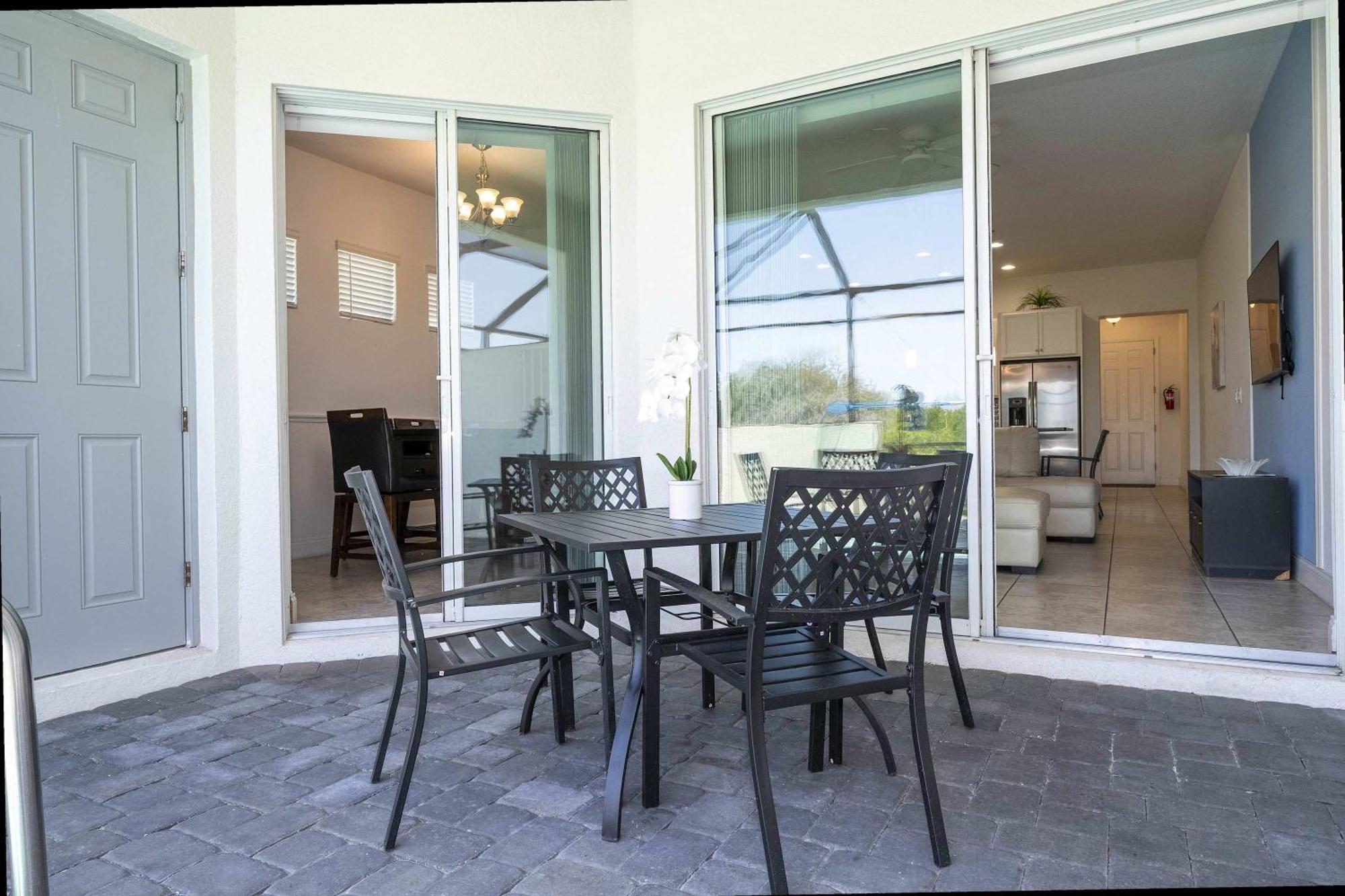 Stunning 5 Bd W/ Pool Close To 174
