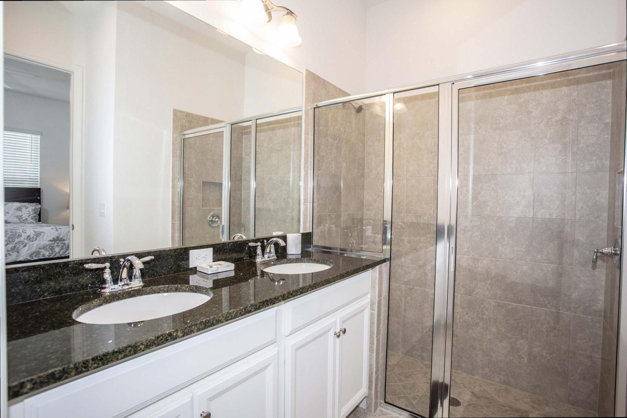 Stunning 5 Bd W/ Pool Close To 174 Holiday home