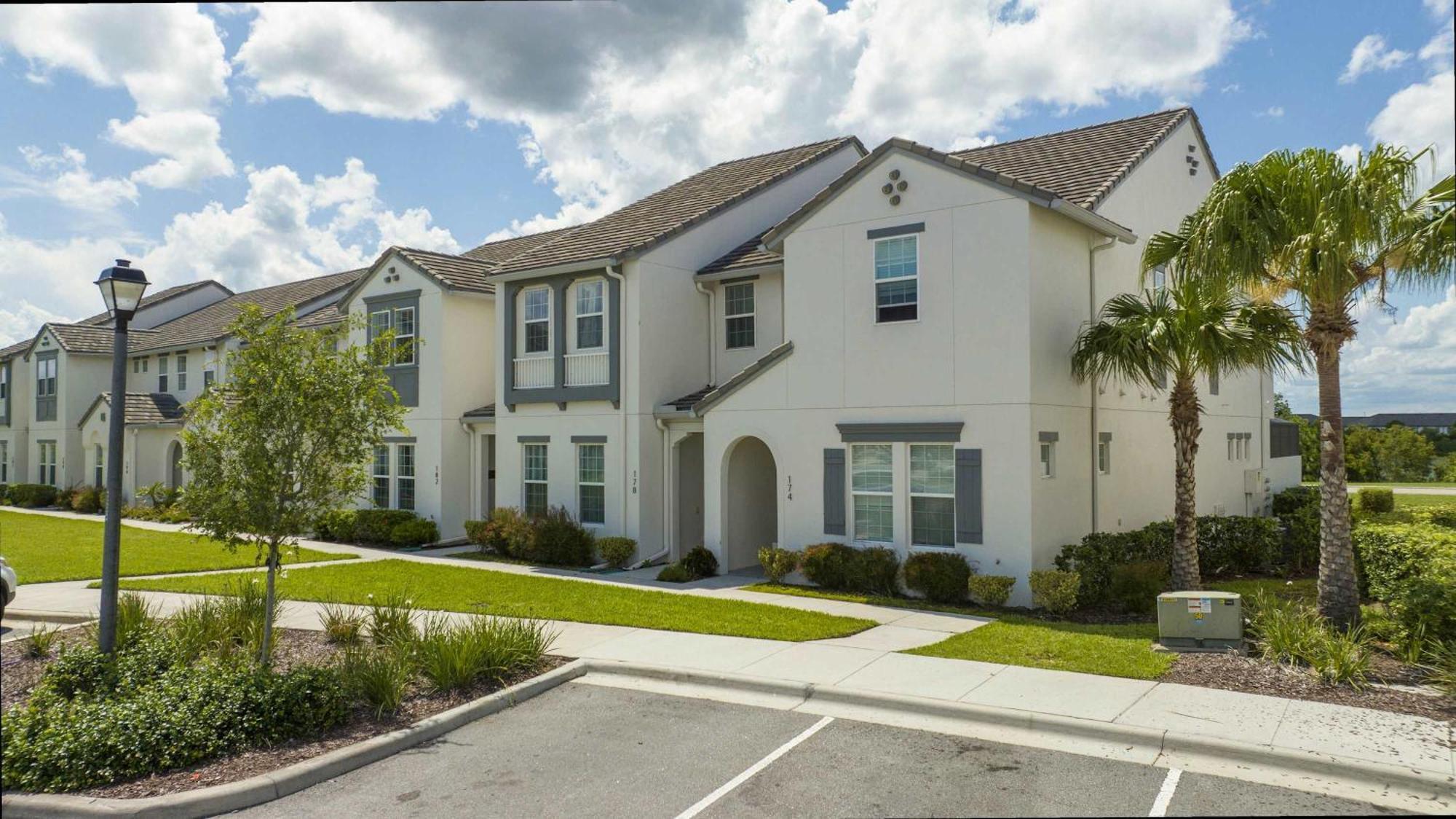 Stunning 5 Bd W/ Pool Close To 174 Holiday home *