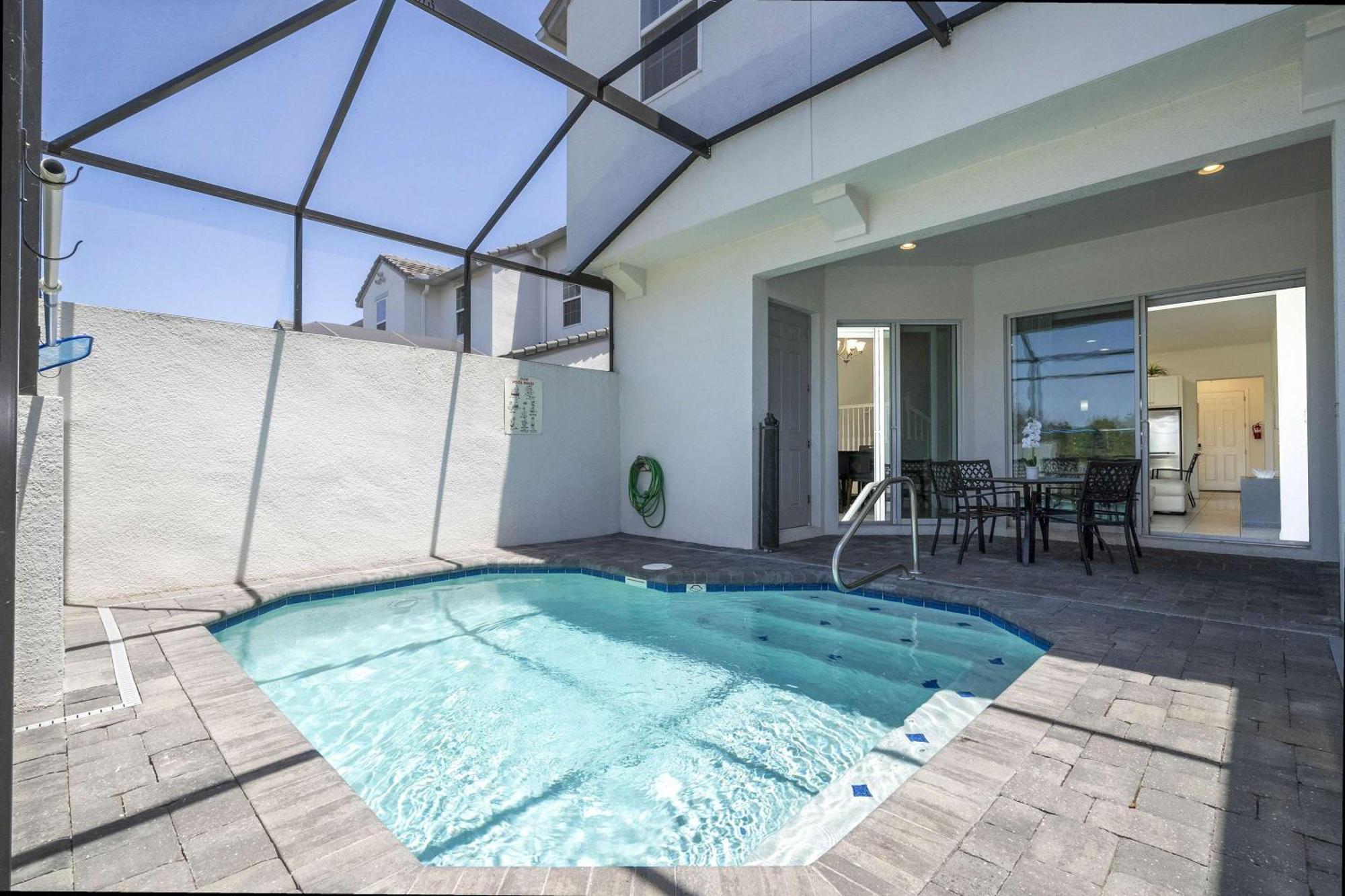 Stunning 5 Bd W/ Pool Close To 174 * Davenport