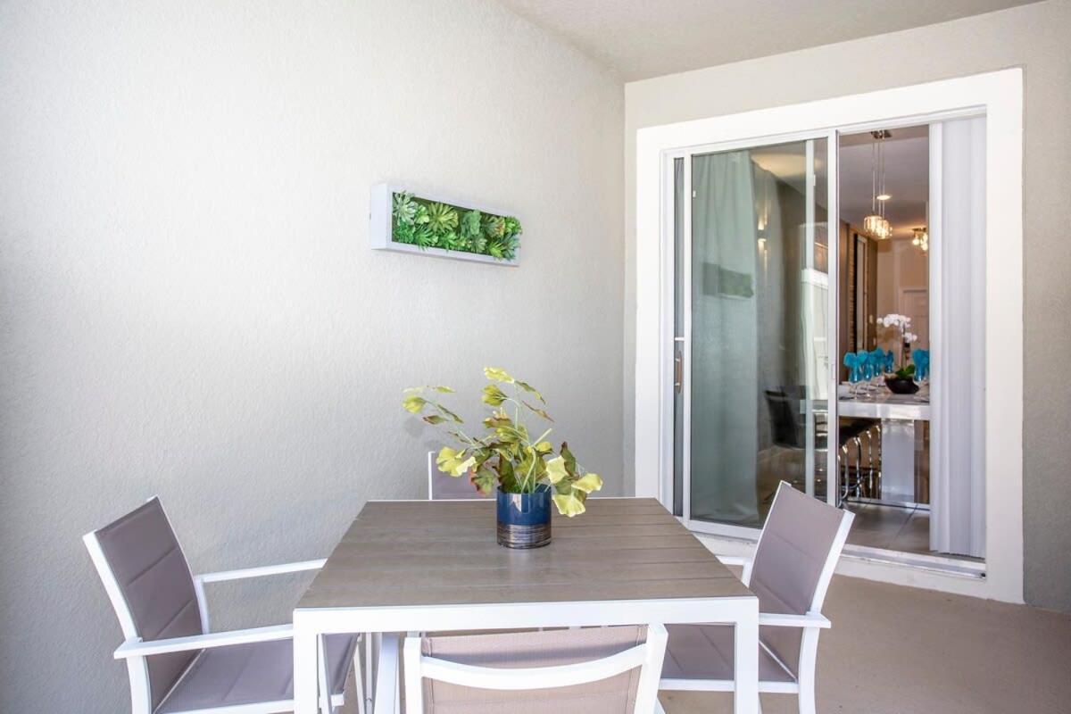 Luxurious 4bd W/ Pool 4983 *