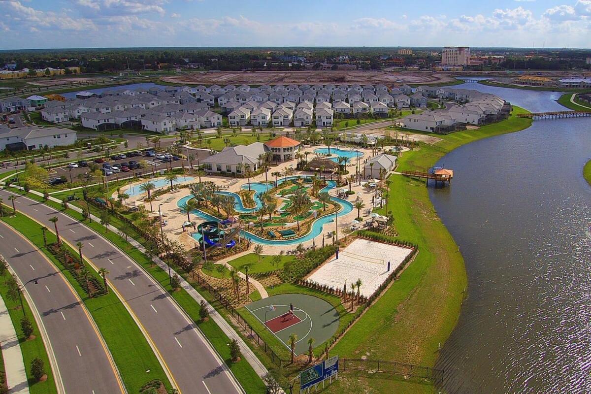 Luxurious 4bd W/ Pool 4983 *