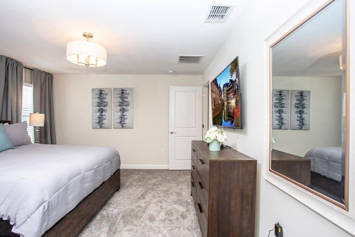 Luxurious 4bd W/ Pool 4983 Holiday home *