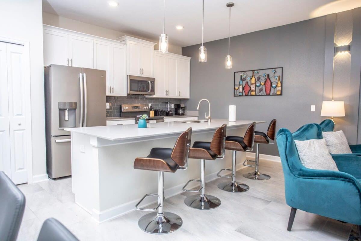Luxurious 4bd W/ Pool 4983 Holiday home