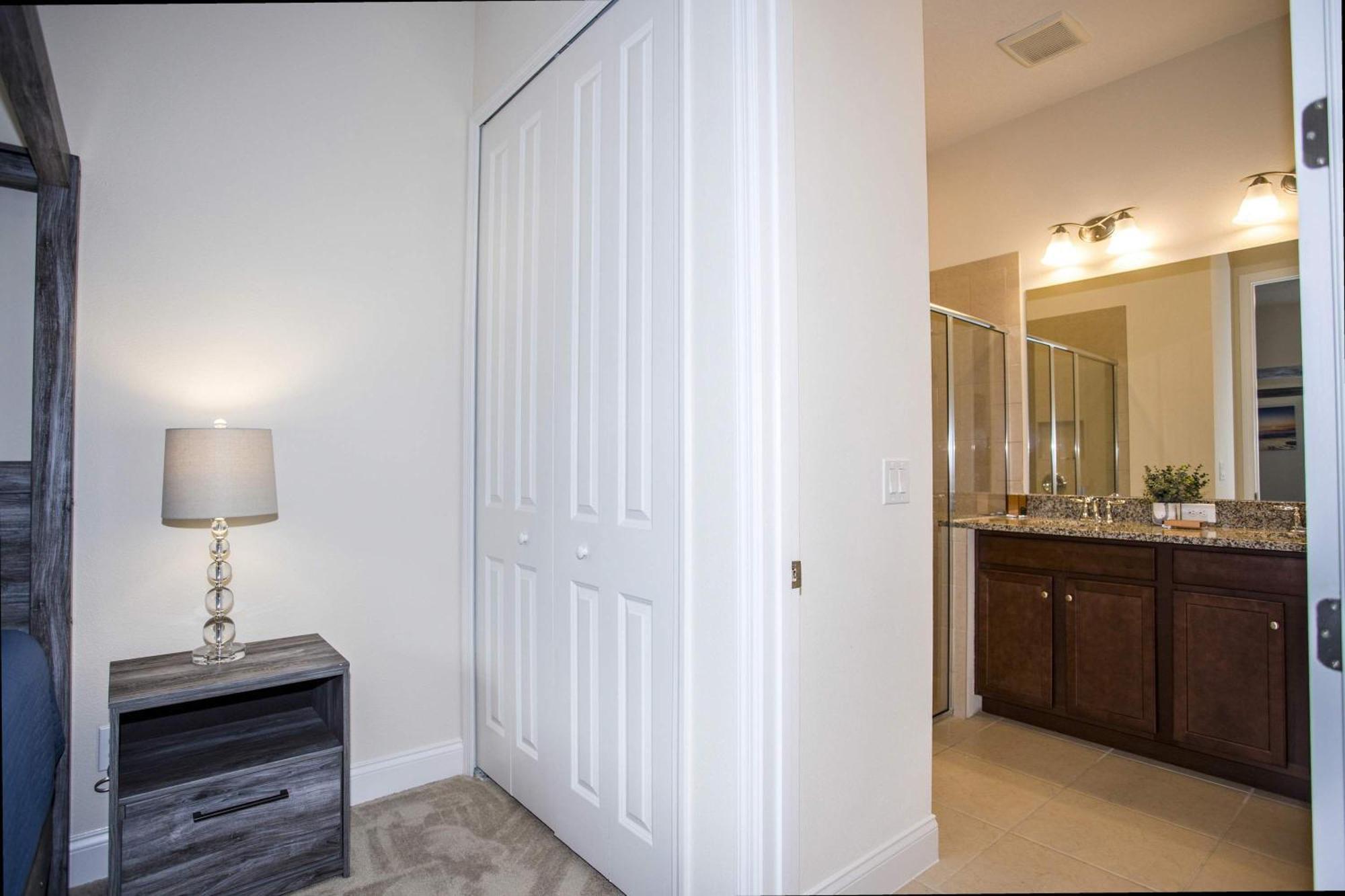 Fabulous W/ Pool Close To 146 Davenport