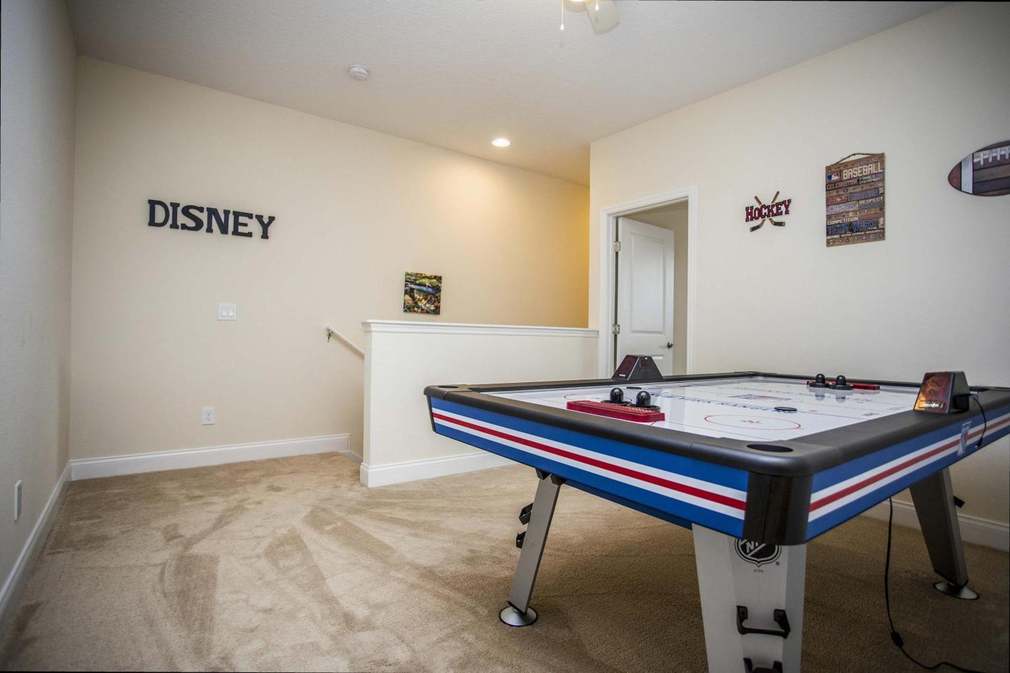 Fabulous W/ Pool Close To 146 Davenport