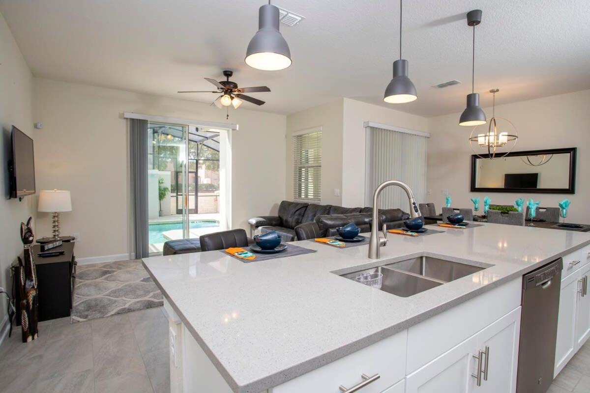 Gorgeous Four Bd W/ Pool Close To 5035 Holiday home *
