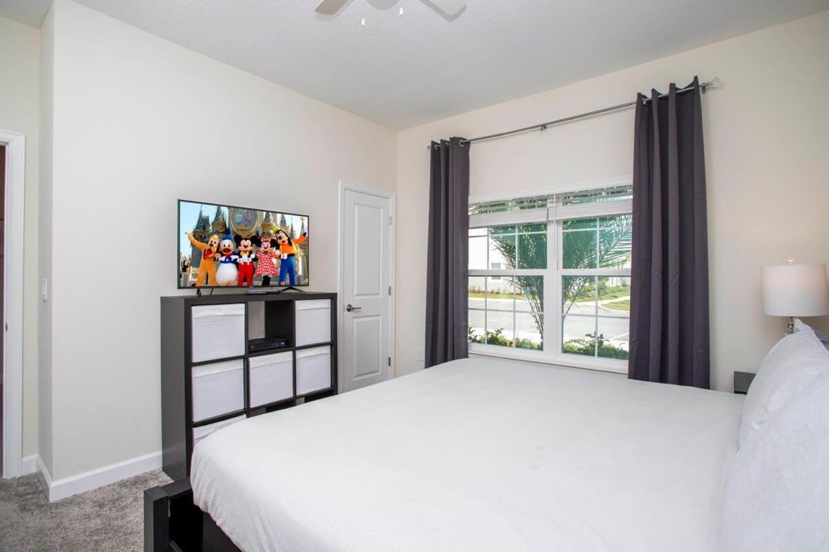 Gorgeous Four Bd W/ Pool Close To 5035