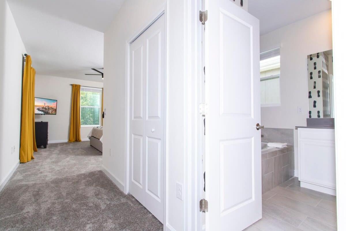 Holiday home Stunning 5 Bd W/ Pool Close To @ Storey 2767 *
