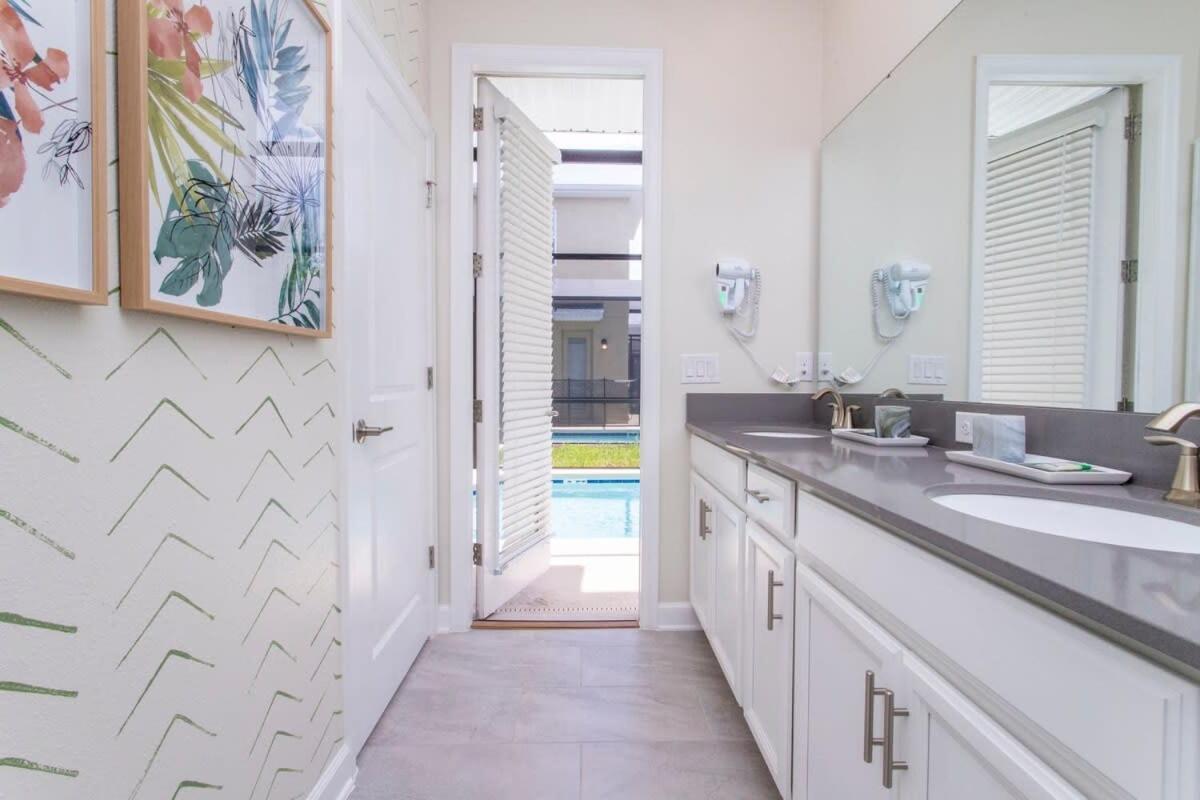 Stunning 5 Bd W/ Pool Close To @ Storey 2767 *