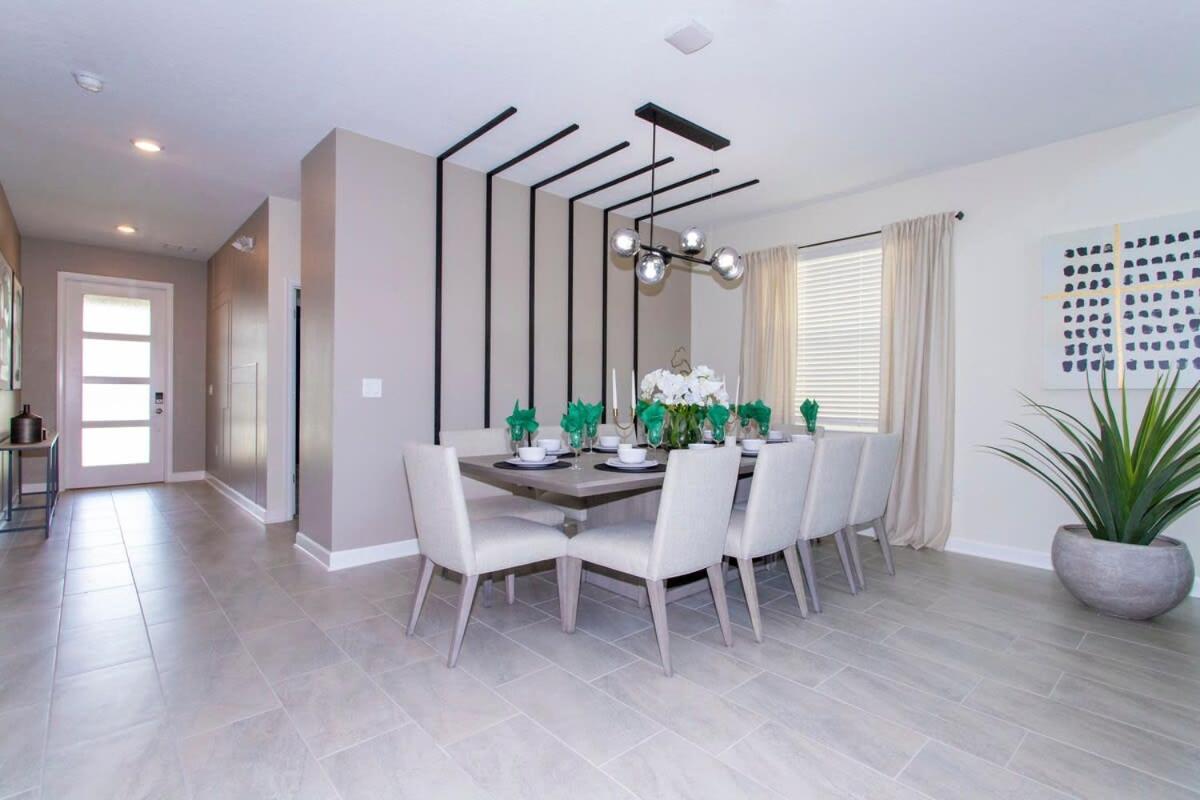 Stunning 5 Bd W/ Pool Close To @ Storey 2767 *