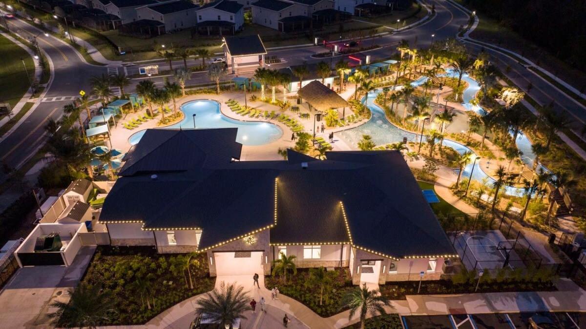 Stunning 5 Bd W/ Pool Close To 2905