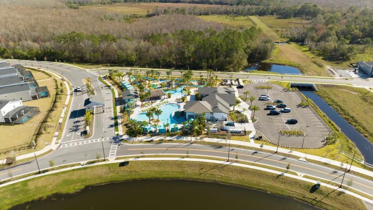 Holiday home Stunning 5 Bd W/ Pool Close To 2905