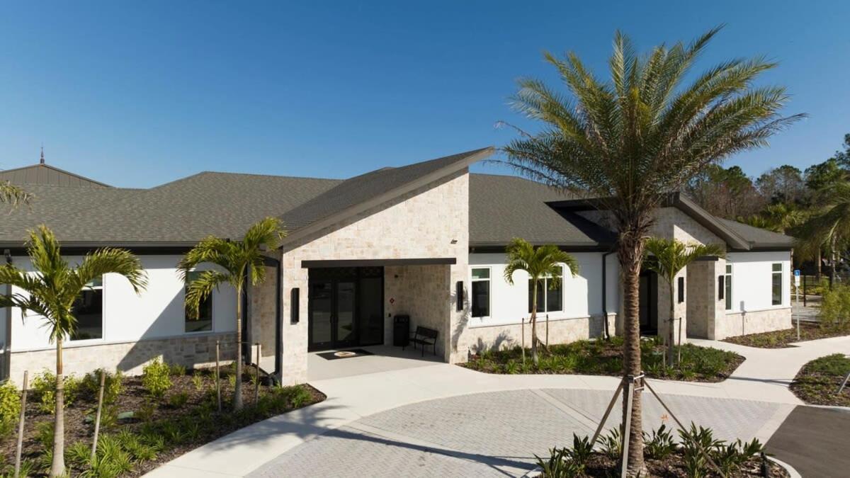 Stunning 5 Bd W/ Pool Close To 2905 Holiday home *
