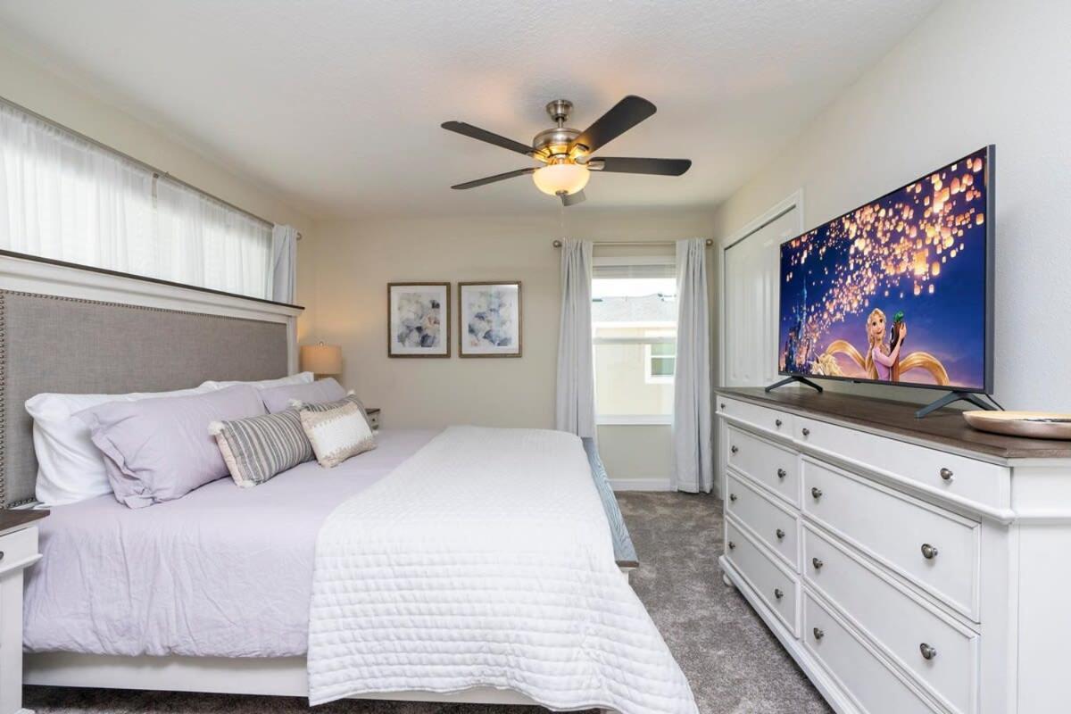 Holiday home Stunning 5 Bd W/ Pool Close To 2905 *