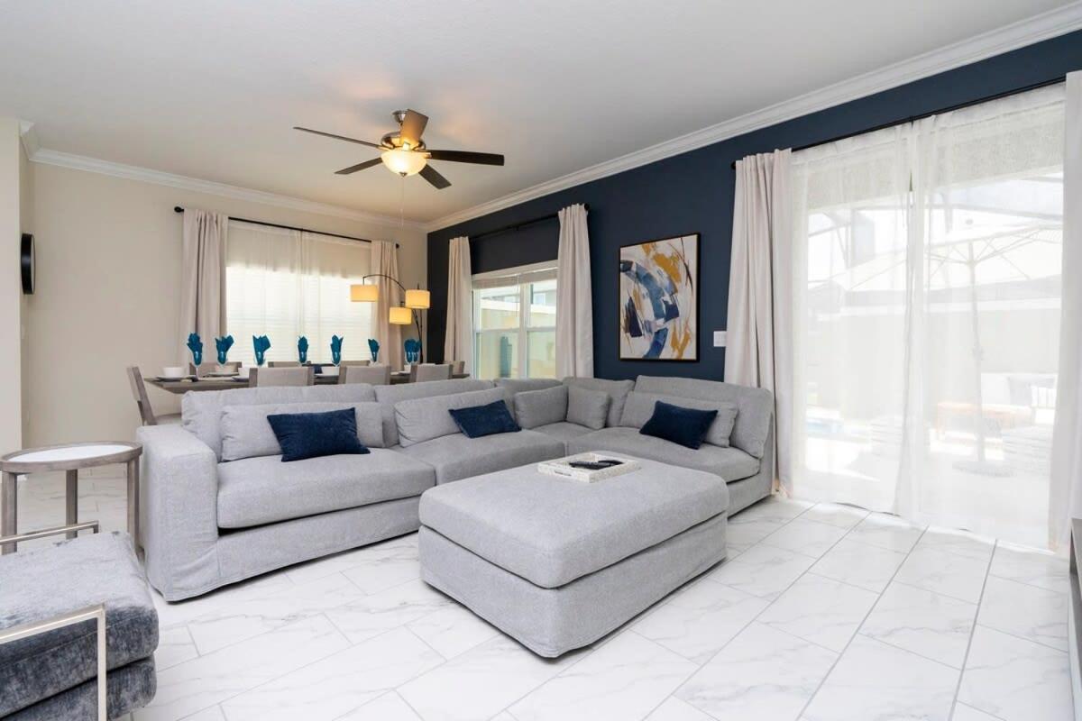 Holiday home Stunning 5 Bd W/ Pool Close To 2905 *