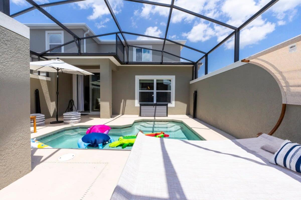Stunning 5 Bd W/ Pool Close To 2905 *