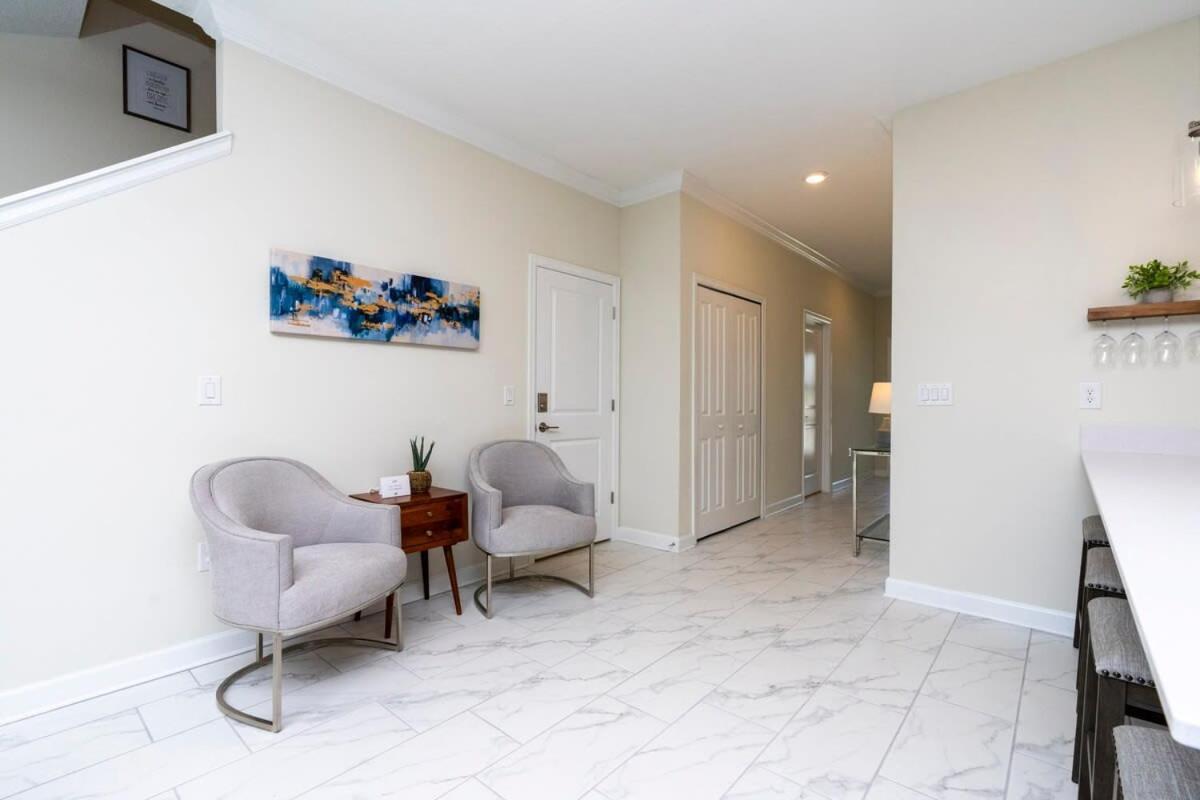 Stunning 5 Bd W/ Pool Close To 2905
