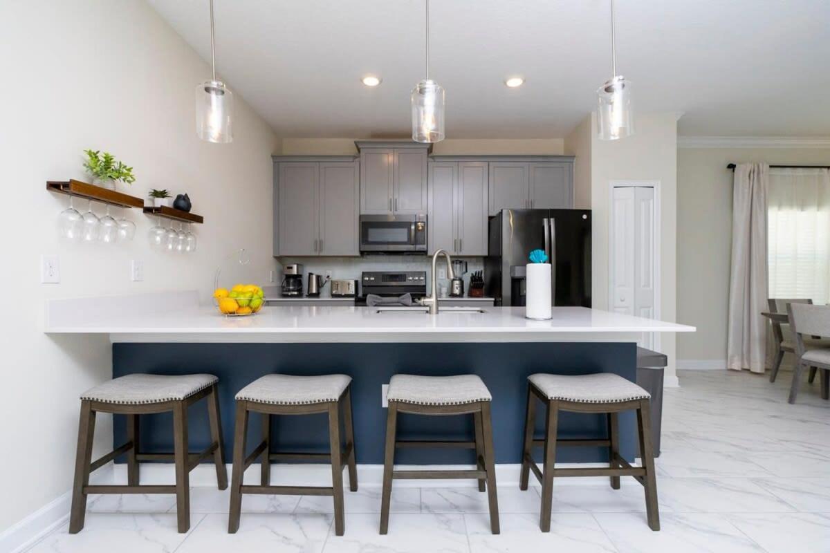 Stunning 5 Bd W/ Pool Close To 2905 Holiday home *