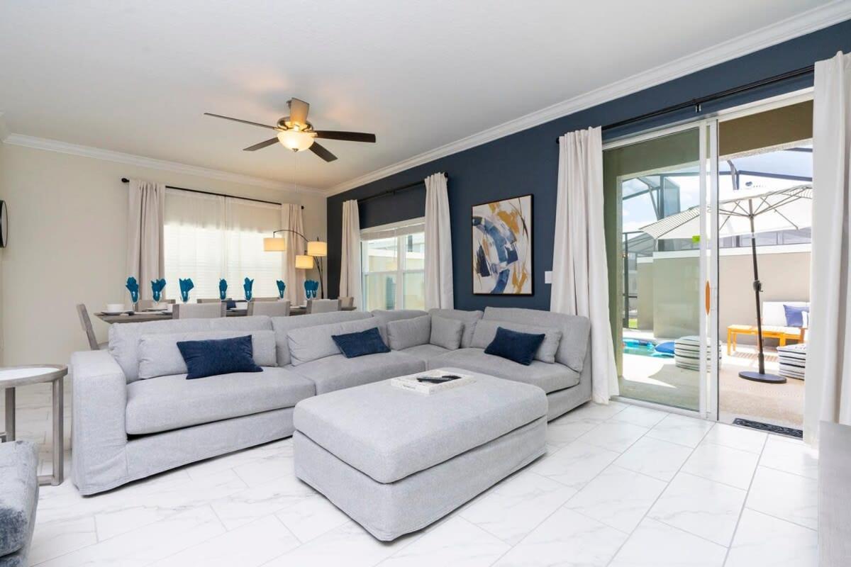 Stunning 5 Bd W/ Pool Close To 2905 *